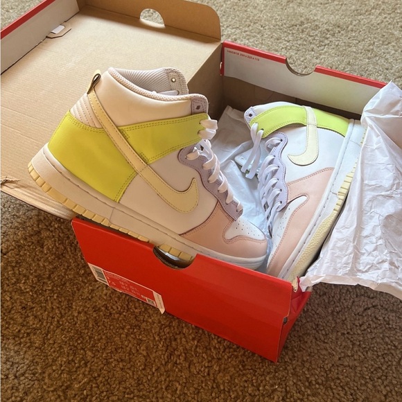 Nike Shoes - Nike Lemon Twist